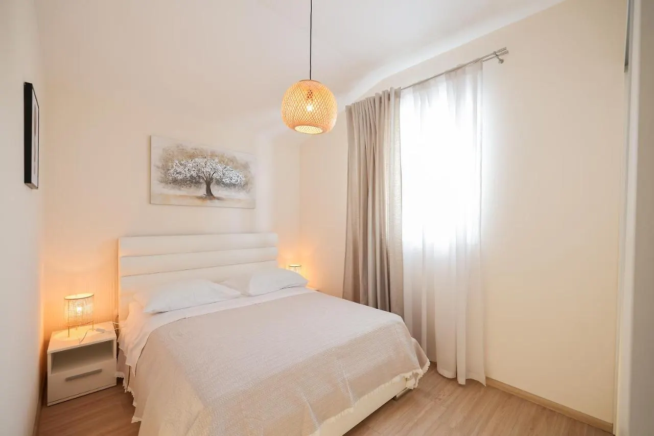 Villa Marinerro Completely Energy Self-Sustainable Surrounded By Olive Groves And An Orchard Biograd Na Moru